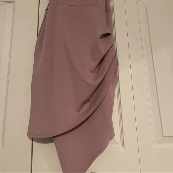 Windsor asymmetrical, off shoulder dress. Size M. Worn once in good condition. - Picture 3 of 4